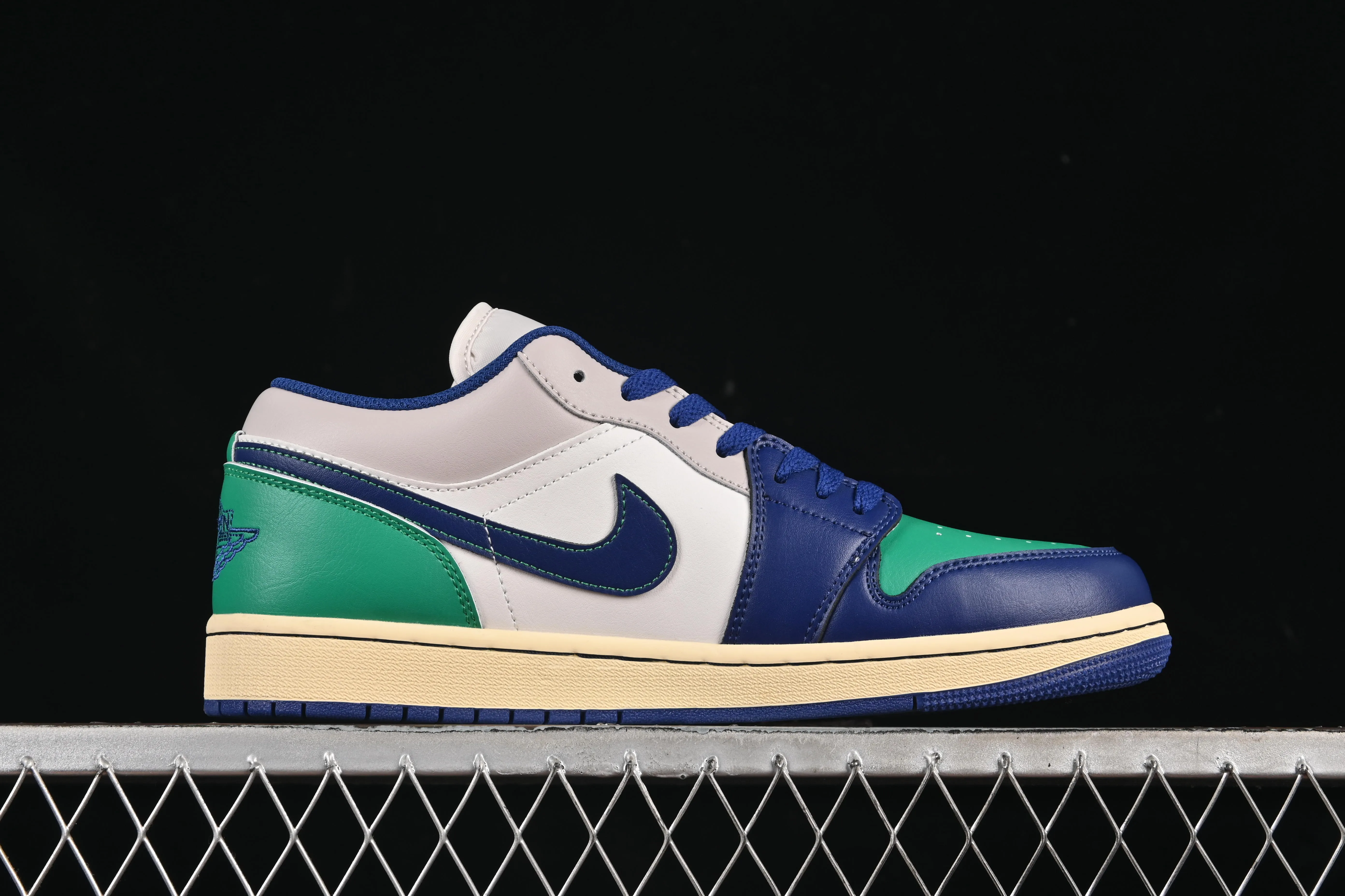All categories Air Jordan Jordan series basketball shoes Air Jordan 1 Low Air Jordan 1 Low AJ1 Joe 1 blue and green color matching low-top cultural casual sneakers 553558-147